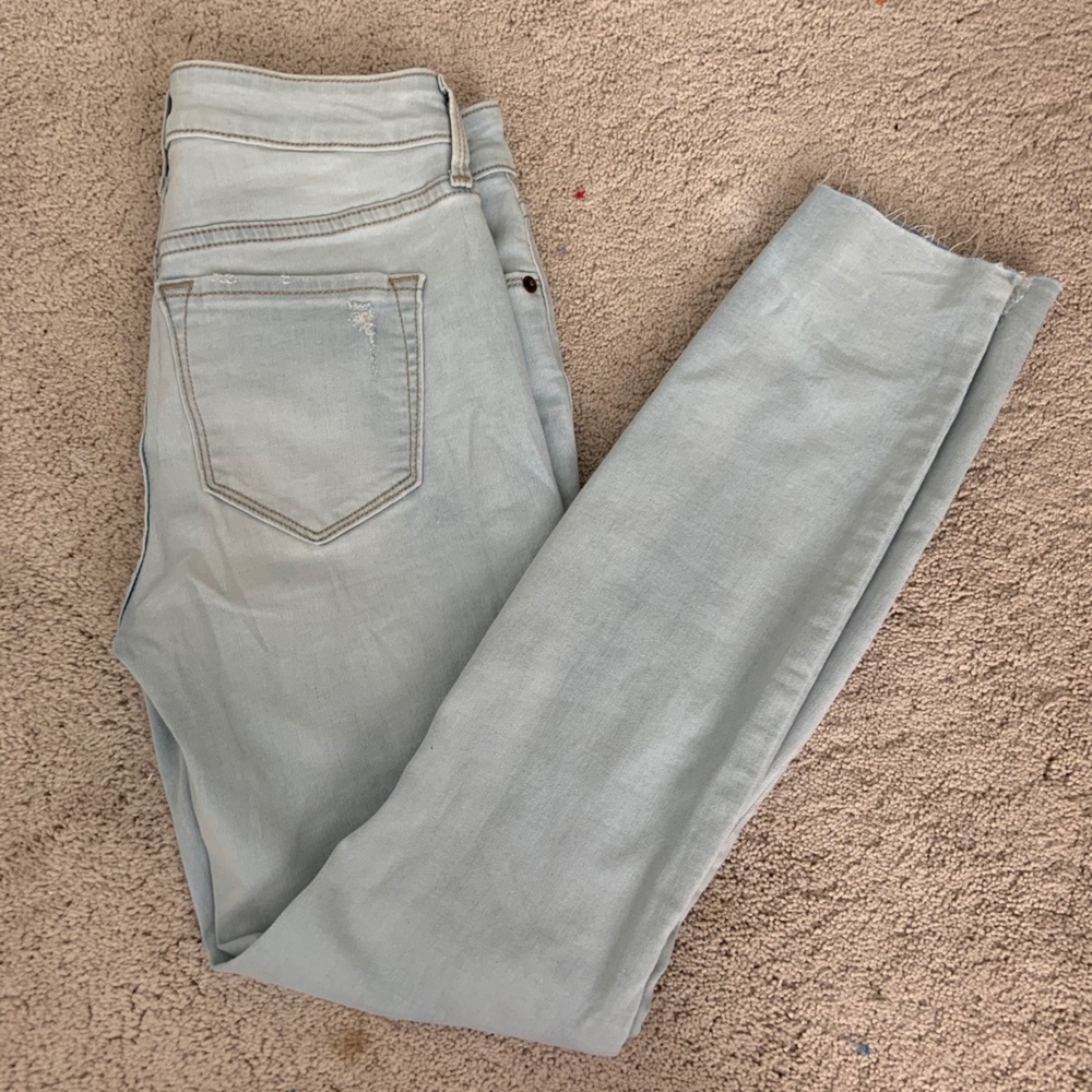 Old Navy Midrise Rockstar Lightwash jeans, Size 2